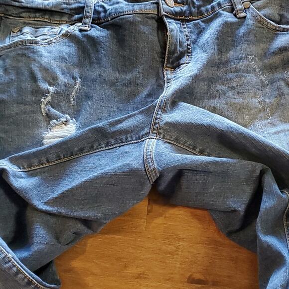 Torrid Distressed Boyfriend Jeans Raw Hem Size 14 - Picture 4 of 6